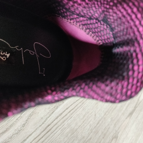 FABI (Italy) Genuine Leather Sneakers - Picture 9 of 9